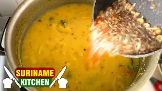 Gele Erwten Soep Daal Surinaams  Yellow Peas Soup Daal Surinamese  Suriname Kitchen [upl. by Yruam671]