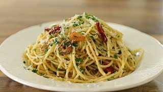 Spaghetti Aglio e Olio Recipe [upl. by Eriuqs]